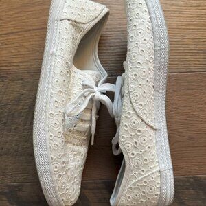 Mossimo Supply Co Eyelet Lace-Up Sneakers in Cream – Women's Size 11